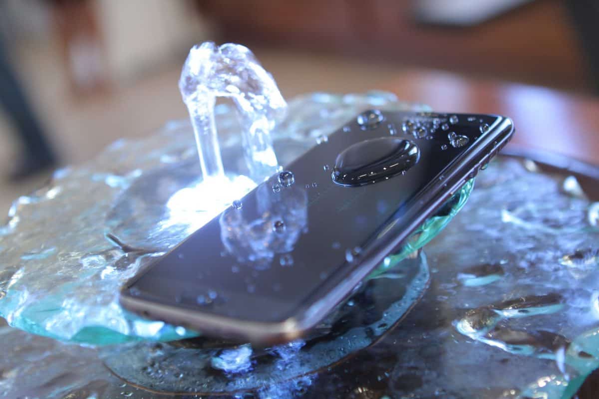 Dropped Phone In Water? Here's What To Do Updato